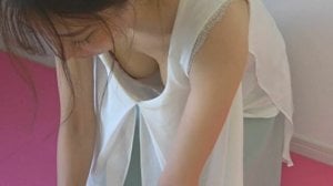 あざと可愛い松本まりか似ママさん胸チラ盗撮 