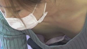 巨大乳首 盗撮 母乳吸い尽くされたみたいな貧乳勃起デカ乳首胸チラ盗撮 | エロ動画の「エロ達」