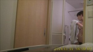 普段はユニットバスのワンルームに住んでるっぽい推定JD民泊脱衣場盗撮