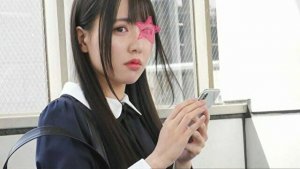 ハーフっぽい制服美少女に迫る電車痴漢師の魔の手